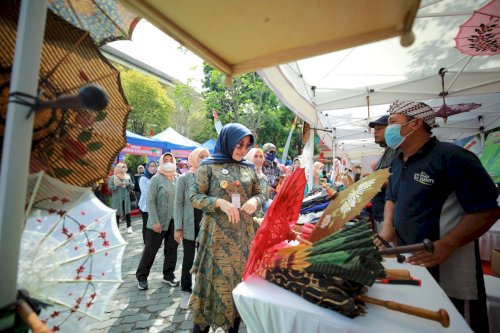 Semarakkan Hari Jadi Klaten Ke 218, DWP Kabupaten Klaten Gelar Senam Lurik Dan Bazar UMKM 