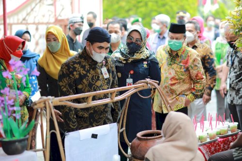 Tekan Kemiskinan Jawa Tengah, Wagub Salurkan RSLH Desa Dampingan Bapenda Jawa Tengah Di Desa Gaden Kecamatan Trucuk