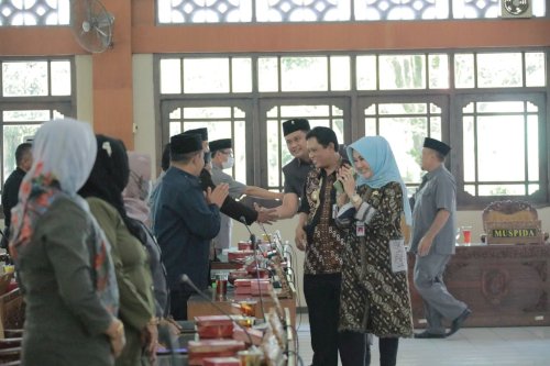 Bupati Klaten Hadiri Rapat Paripurna Tentang Pembahasan Fraksi Terhadap Perubahan Anggaran APBD Kabupaten Klaten Tahun 2022