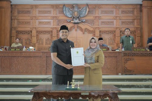 Bupati Klaten Sampaikan Penjelasan Dan Pengantar Raperda Rancangan APBD Tahun 2023