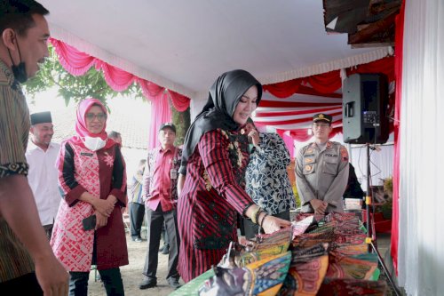 Bupati Klaten Serahkan Bantuan Peralatan Bagi Pelaku IKM dan Calon Wirausaha Baru