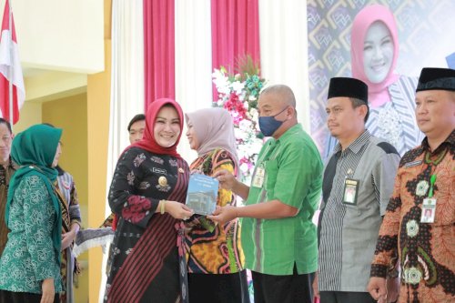 Melaunching Buku KeCanTOL KaMU, Bupati Ajak Masyarakat Tekan Stunting