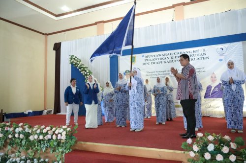 Wakil Bupati Klaten Kukuhkan Pengurus DPC IWAPI Klaten