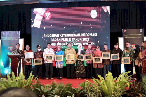 Pemkab Klaten Raih Penghargaan Keterbukaan Informasi Badan Publik Menuju Informatif