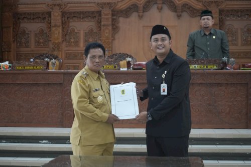 Ketua DPRD Kabupaten Klaten Pimpin Rapat Paripurna Persetujuan Dewan Terhadap Raperda