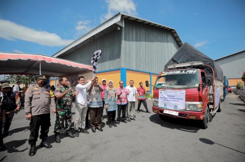 Wabup Klaten Lepas Penyaluran Bantuan Pangan Dari Bulog