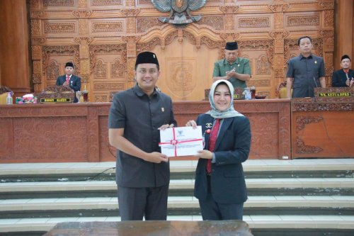 Bupati Klaten sampaikan penjelasan terhadap Raperda tentang Laporan Nota Keuangan Pertanggungjawaban Pelaksanaan APBD Kabupaten Klaten Tahun 2022