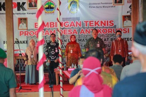 Bupati Klaten membuka acara Bimbingan Teknis Desa Anti Korupsi 