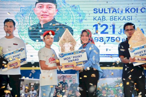 Bupati Klaten Serahkan Trophy Bagi Pemenang Kontes Koi Show 2023