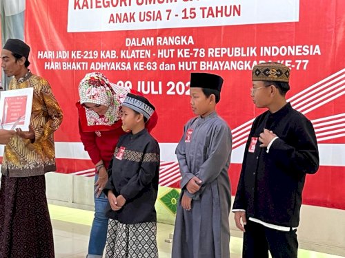 Penyerahan Piala Lomba Adzan Kecamatan Klaten Tengah Tahun 2023