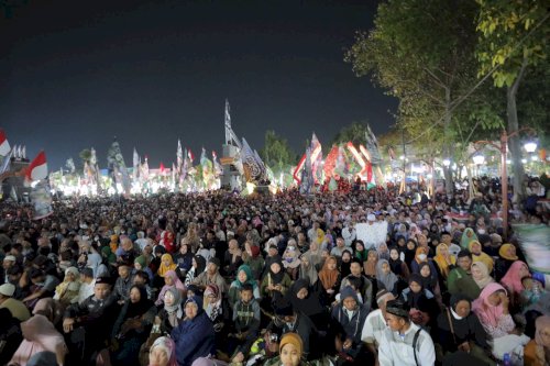 Gelar Dzikir dan Sholawat, Ribuan Masyarakat Padati Alun-Alun Klaten