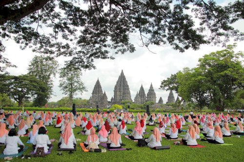 Dharma Wanita Persatuan Klaten Gelar Senam Yoga