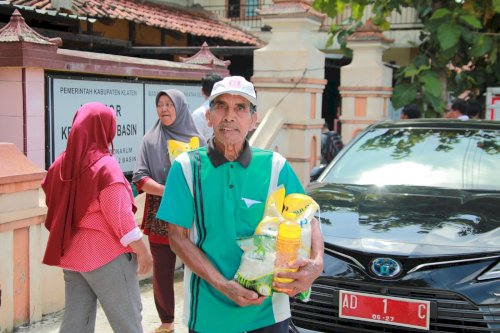 Bantu Kebutuhan Pangan, Bupati Klaten Gelar Bazar Pangan Murah