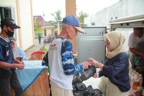 Bupati Klaten Salurkan Bantuan Bazar Pangan Murah di Cawas dan Bayat 