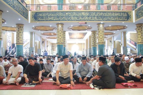 Bupati dan Wabup Klaten Laksanakan Salat Idulfitri di Masjid Agung Al Aqsa