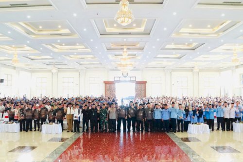 Bupati Klaten Mas Hamenang Berikan Bekal Makanan Kepada 987 Calon Jamaah Haji Klaten