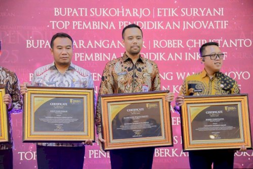 Bupati Klaten Raih Penghargaan Top Pembina Pendidikan Kolaboratif dalam Anugerah Pendidikan Radar Solo 2025