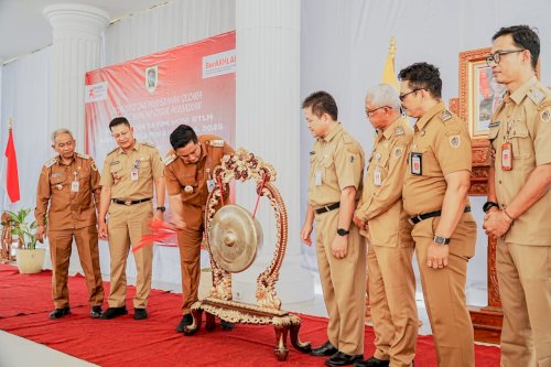 Bupati Klaten Serahkan Bantuan RTLH dan Launching SIFASUM