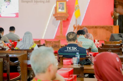 Bupati & Wakil Bupati Klaten Serahkan BLT DBHCHT Kabupaten Klaten Tahun 2025