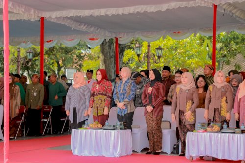Bupati Klaten Pimpin Upacara Peringatan Hari Guru Tahun 2025 Tingkat Kabupaten Klaten