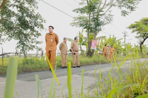 Bupati Klaten Tinjau Perbaikan Tambal Sulam Jalan dr. Soepomo