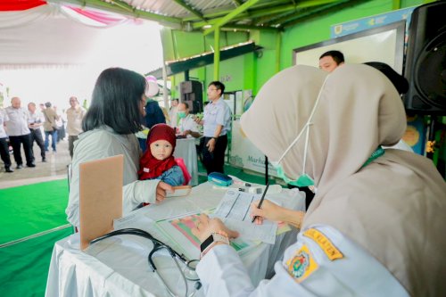 Tinjau Vaksinasi Campak, Gubernur Jateng Dorong Masyarakat Lengkapi Imunisasi Anak
