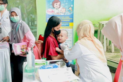 Tinjau Vaksinasi Campak, Gubernur Jateng Dorong Masyarakat Lengkapi Imunisasi Anak