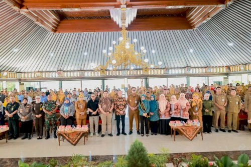 Bupati Klaten Kukuhkan Forum Anak Klaten 2026-2028 dan Serahkan Penghargaan Layak Anak