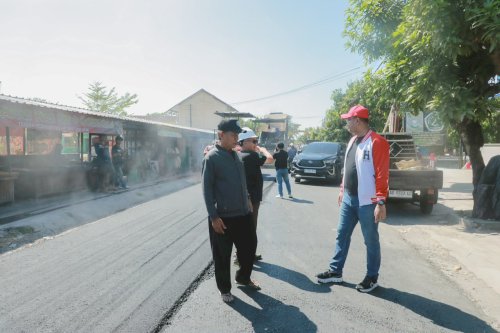 Bupati Klaten Cek Pengaspalan Jalan Kalikebo, Ditargetkan Segera Selesai