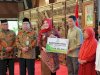 Bupati Klaten Serahkan Bantuan RTLH, BPRR dan Jambanisasi Dari Baznas Klaten