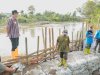 Bupati Klaten Mas Hamenang Tinjau Penanganan Tanggul Jebol di Desa Bawak