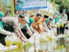 Bupati Klaten Ajak Masyarakat Gemar Konsumsi Ikan, Tebar 10.000 Benih Tawes di Embung Desa Malangan