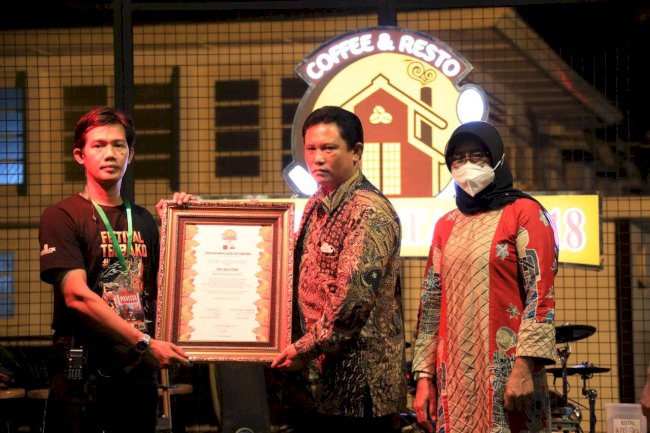 Bupati Klaten Raih Penghargaan Istimewa dari Festival Tembako Indonesia #1