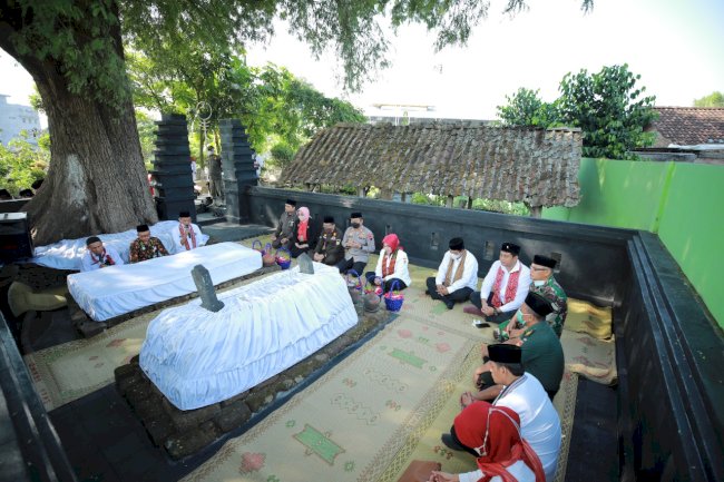 Refleksi Hari Jadi Kabupaten, Forkopimda Kabupaten Klaten Melakukan Ziarah Makam