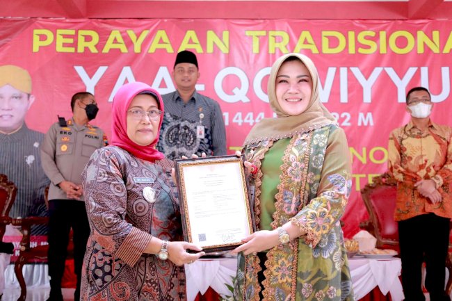Bupati Klaten Serahkan HAKI Kue Apem Yaa Qowiyyu dan Tradisi Yaa Qowiyyu