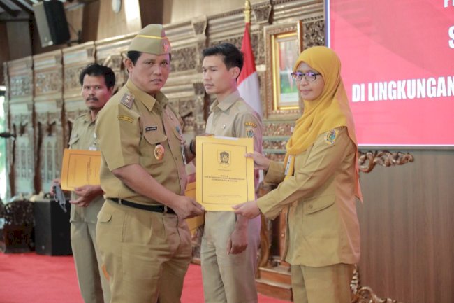 Serahkan SK Kenaikan Pangkat, Wabup Klaten Minta PNS Lebih Displin