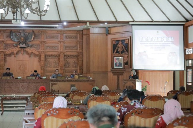 Bupati Klaten Sampaikan Jawaban Terhadap Raperda APBD Klaten 2023