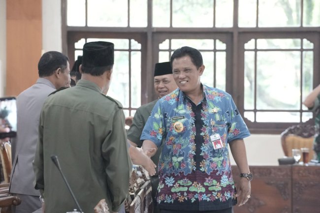 Paripurna Penyampaian Pemandangan Umum Fraksi Terhadap 5 Raperda
