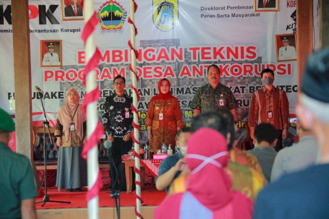 Bupati Klaten membuka acara Bimbingan Teknis Desa Anti Korupsi
