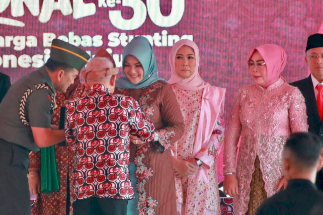 Bupati Klaten Terima Satyalancana Wira Karya di Harganas 2023