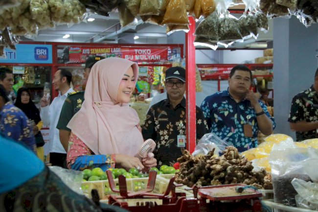 Bupati Klaten Cek Ketersediaan dan Keamanan Bahan Pangan Di Pasar Gedhe