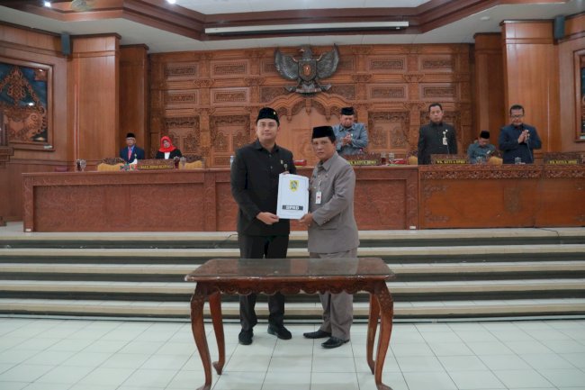 Wakil Bupati Sampaikan Pendapat Akhir Pada Rapat Paripurna DPRD Kabupaten Klaten