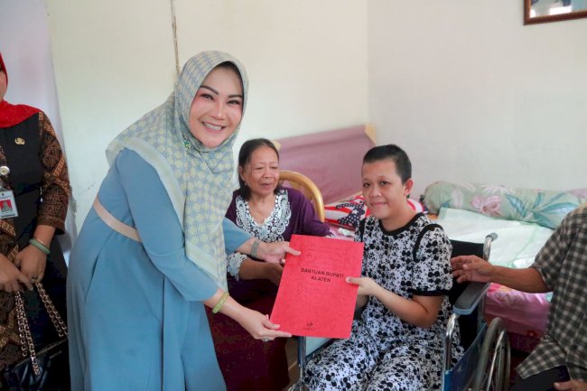 Bupati Klaten Salurkan Bantuan untuk TKW Sakit yang Baru Pulang dari Dubai
