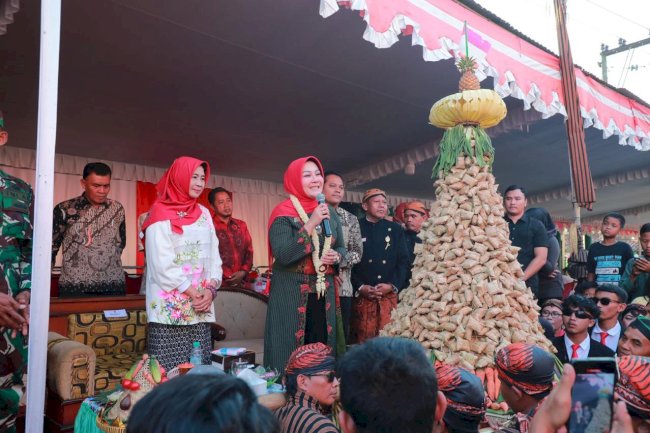 Paguyuban Pedagang Warung Bengi (Wangi) Gelar Grebeg Pasar Tradisional