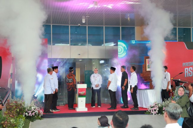 Bupati Klaten Hadiri Perayaan HUT Ke 9 Sekaligus Resmikan Gedung Poliklinik Terpadu RSUD Bagas Waras Klaten