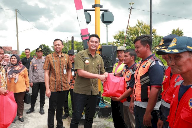 Bupati dan Wabup Klaten Berikan Apresiasi kepada Penjaga Palang Pintu Kereta Api di Klaten