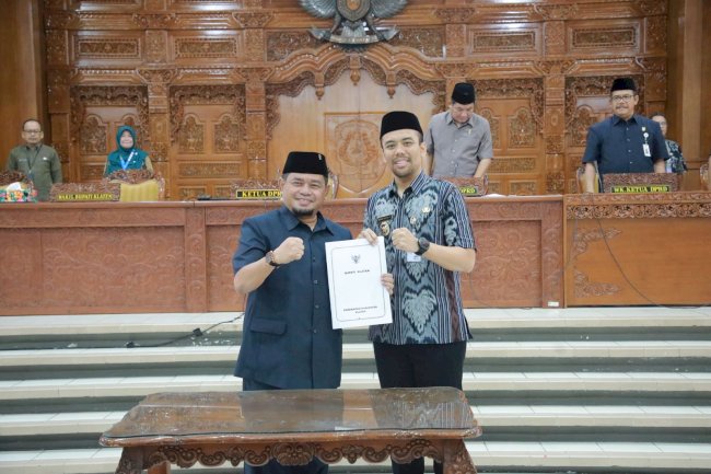 Wabup Klaten Hadiri Rapat Paripurna Penyampaian Pemandangan Umum Fraksi terhadap 4 Raperda & Penyampaian LKPJ Bupati Tahun 2024