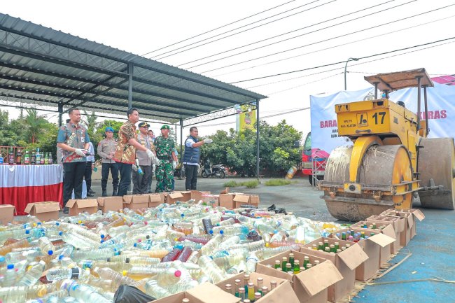 Ribuan Miras dan Hasil Operasi Pekat 2025 Lain Dimusnahkan Bupati dan Kapolres Klaten