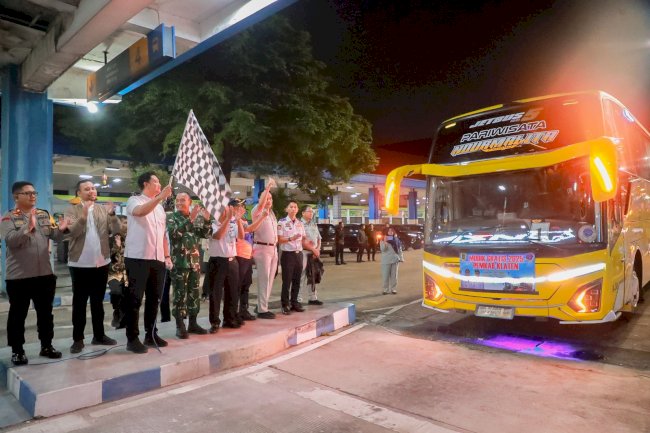 Jemput Pemudik di Jakarta, Bupati & Wabup Klaten Lepas Bus Mudik Gratis