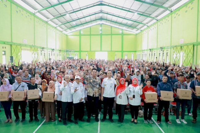 Pemkab Klaten Berikan Bansos Kepada Ribuan Eks Pegawai Sritex